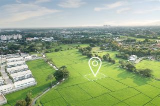 Foto: Grundstück mit Marker